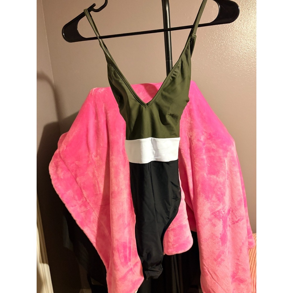 Cupshe Green and Black One Piece Swimsuit, Built in Bra, Adj Strap Sz M